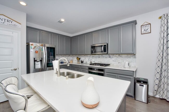 Building Photo - 1121 Milfoil Dr