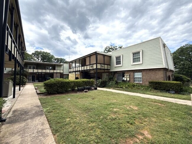 Building Photo - T.R. Lawing Realty Property