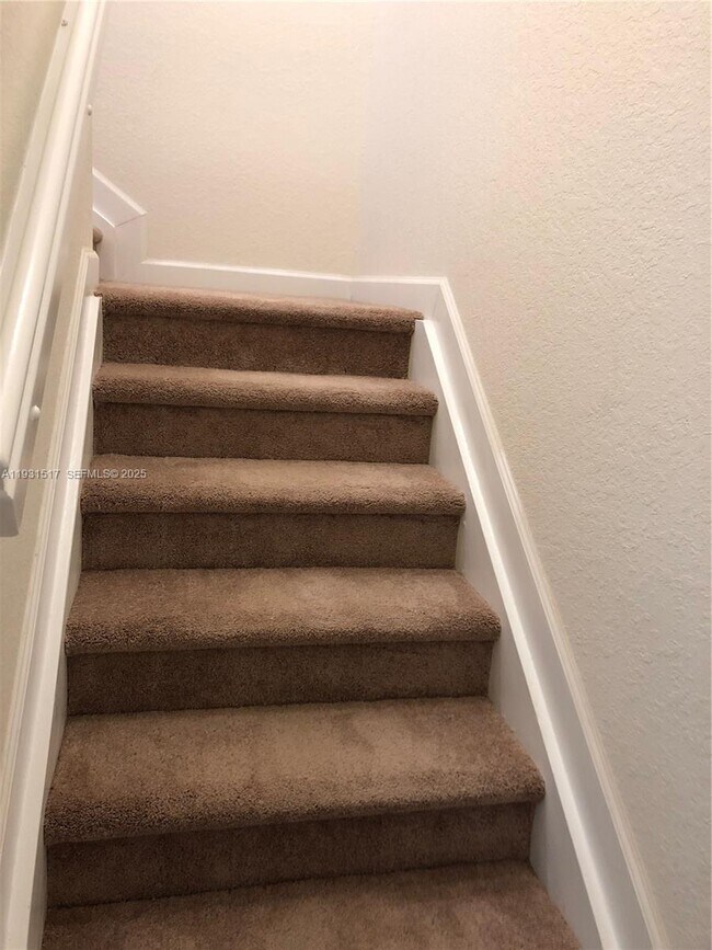 Building Photo - 105 SE 33rd Terrace