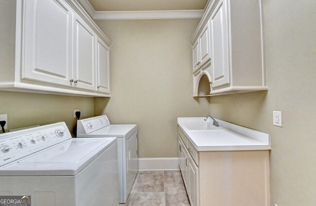 Building Photo - 8920 Doral Dr