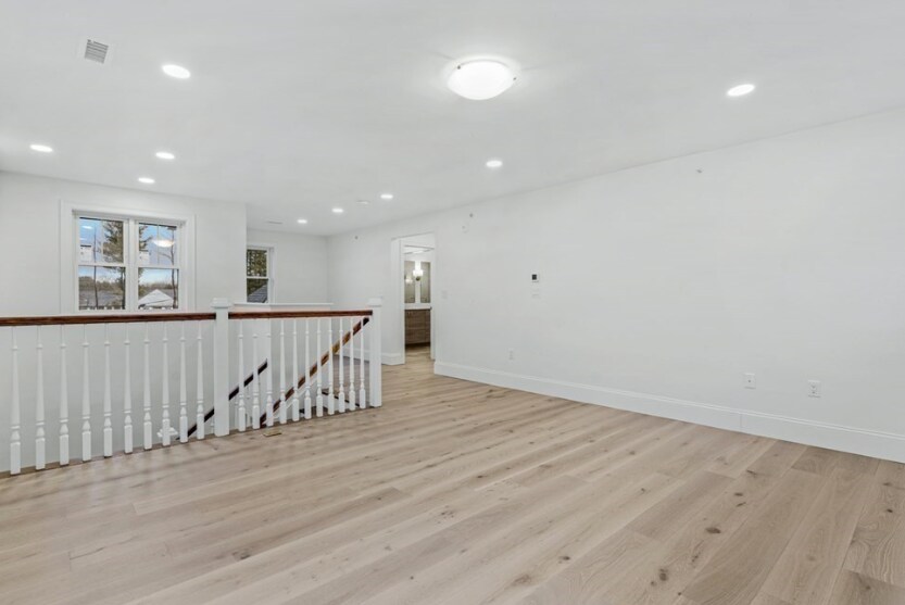 Building Photo - 19 Lily Pond Ln