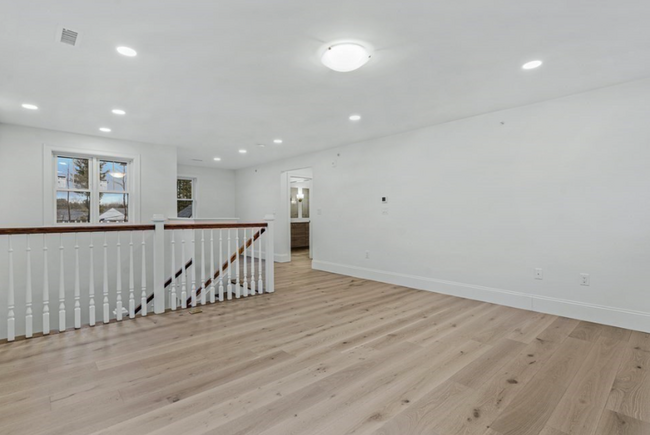 Building Photo - 19 Lily Pond Ln