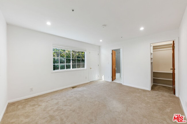 Building Photo - 31763 Cottontail Ln