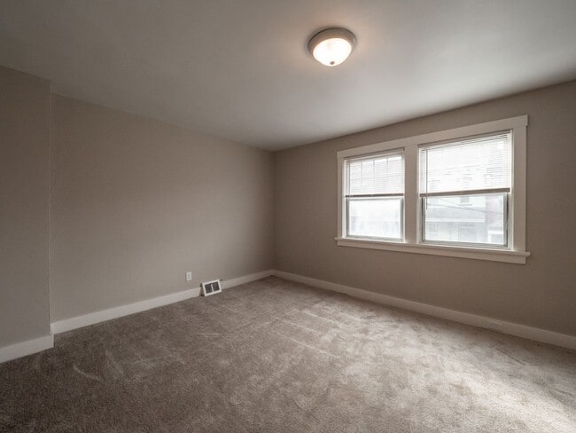 Building Photo - L323