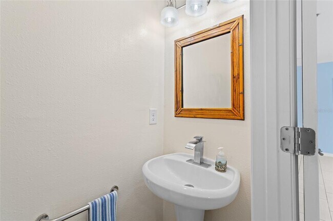 Building Photo - 754 Centervale Dr