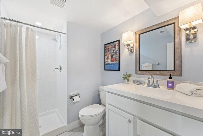 Building Photo - 705 Kentucky Ave SE