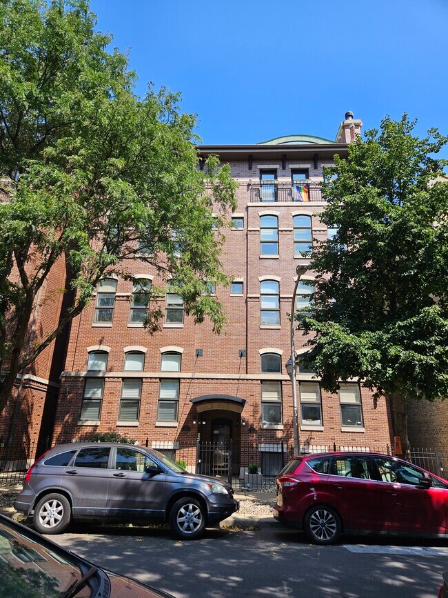 Primary Photo - 924 W Dakin St