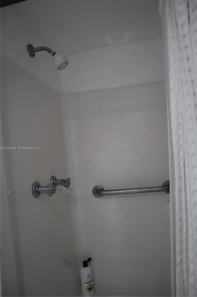 Building Photo - 3000 Sunrise Lakes Dr W