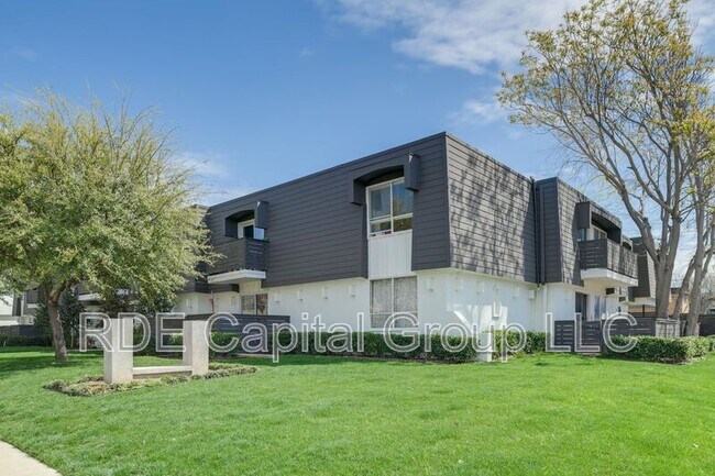 Building Photo - 2816 Throckmorton St