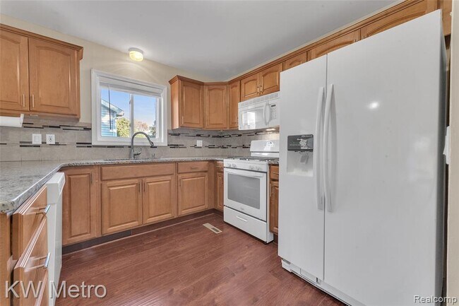 Building Photo - 2416 Shawood Dr