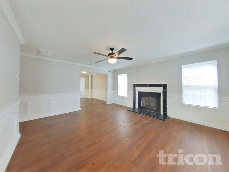 Building Photo - 636 Sadler Glen Dr