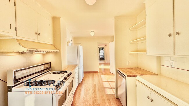 Building Photo - Mid-Century Montclair 3+ Bedroom with Filtered San Francisco Bay Views!