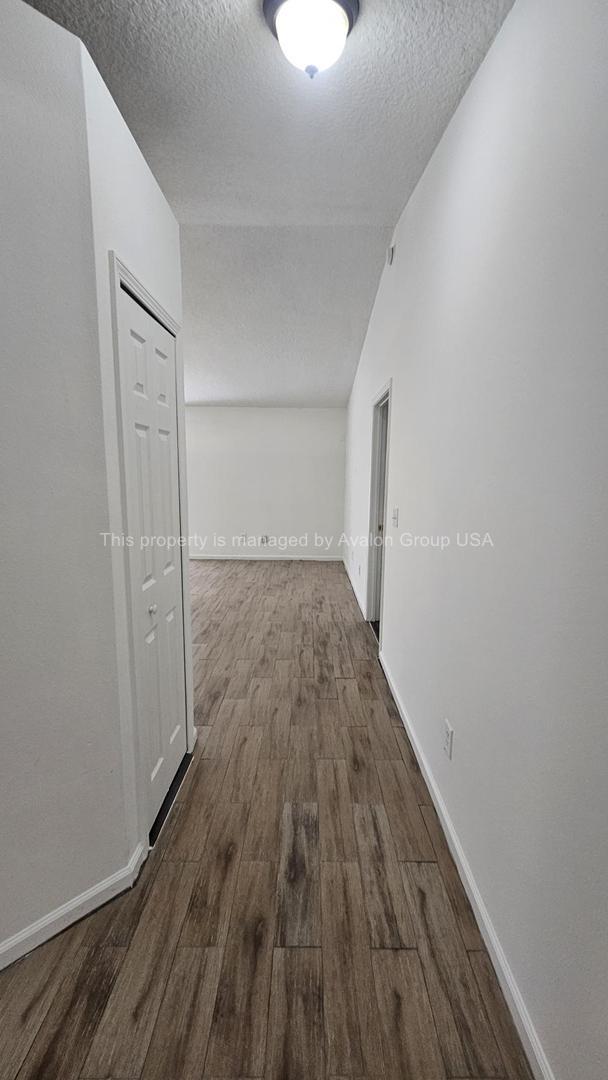 Building Photo - 9453 Thorn Glen Rd