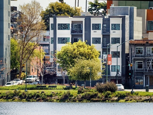 Building Photo - 1524 1st Ave