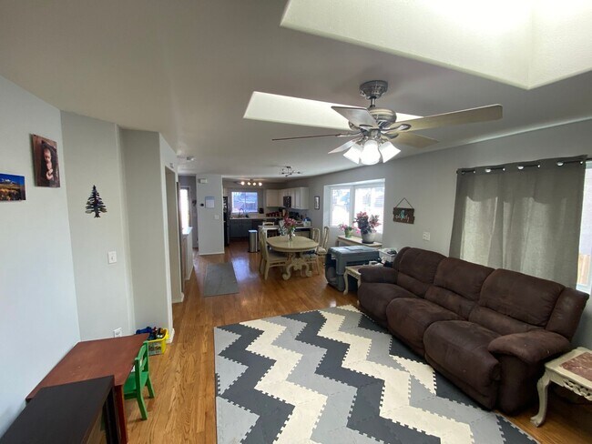 Building Photo - Nice 4 Bed 2 Bath Home Close to Ft Carson!!!