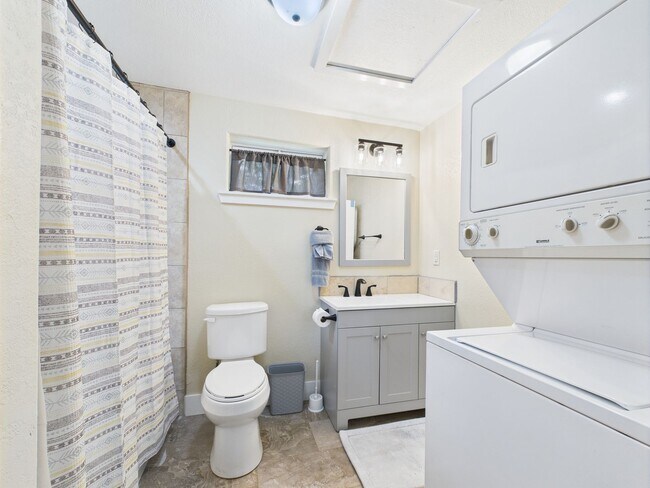 Building Photo - All Utilities are Included