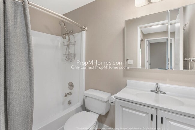 Building Photo - Thoughtfully Updated Two Bedroom Duplex in Oak Grove! DEPOSIT SPECIAL