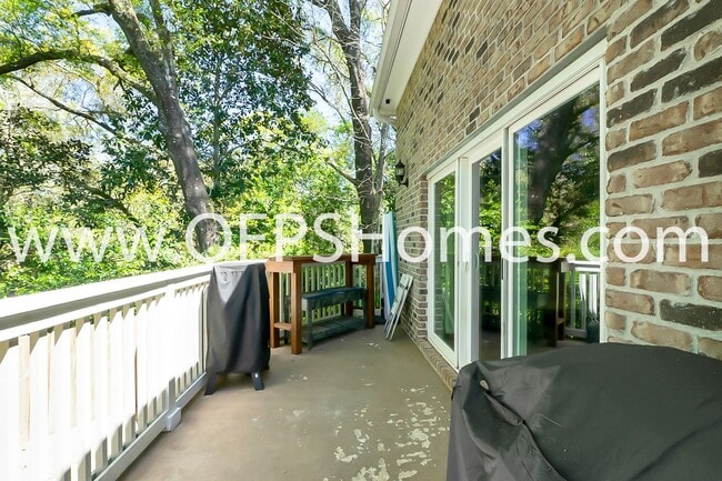 Building Photo - 712 Cypress Dr