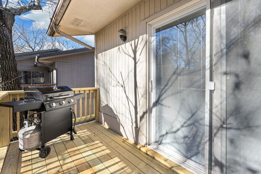 Building Photo - 9 August Ln