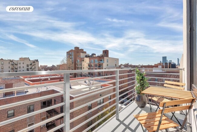 Building Photo - 3057-57 Crescent St