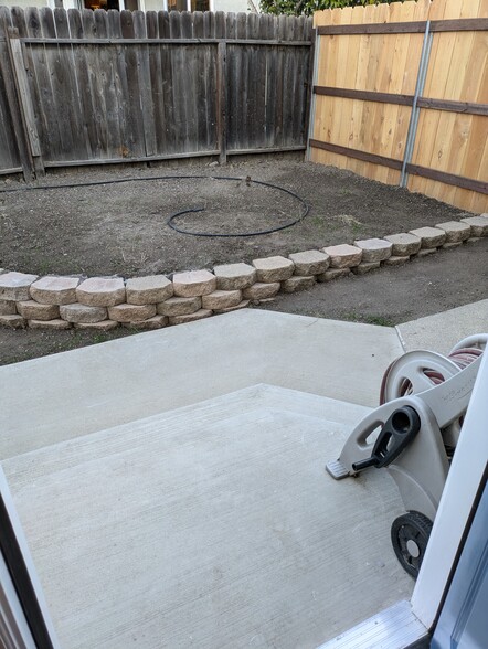 Exterior front patio or garden? - 468 Gay Dr