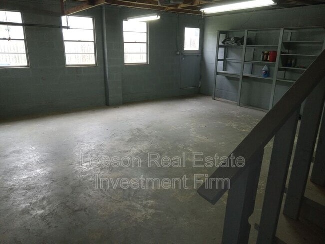 Building Photo - 802 Jefferson St