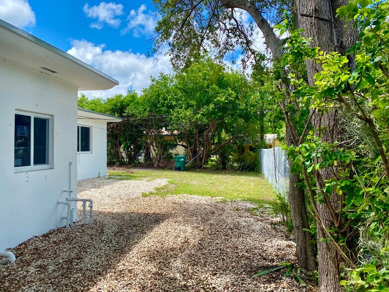 Private Yard - 1317 NE 116th St