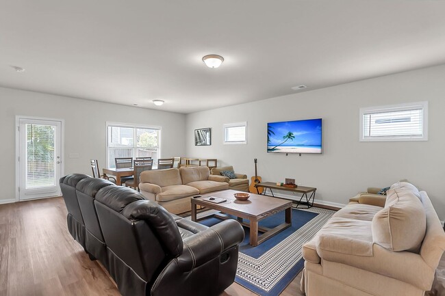 Building Photo - Spacious 4-Bedroom Home with Modern Upgrad...