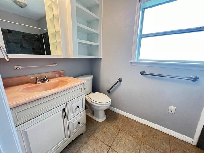 Building Photo - 3725 E Fort King St