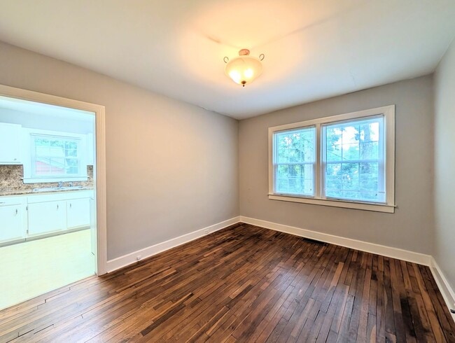 Building Photo - 401 Furches St