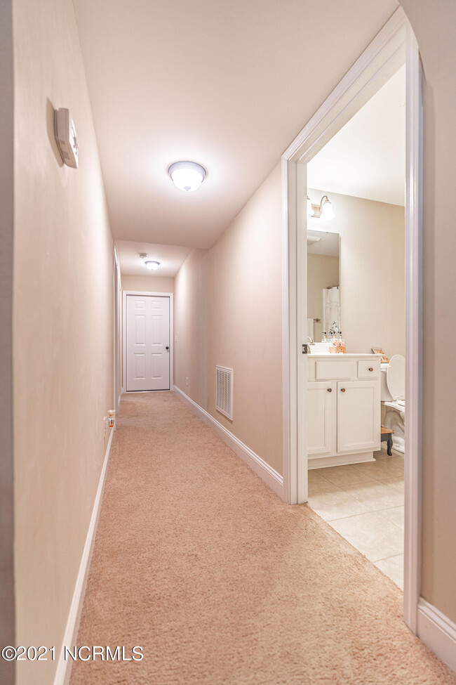 Building Photo - 55 Bridle Path Cir