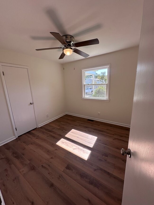 Building Photo - House for Rent