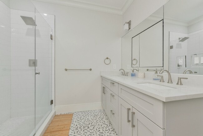 Building Photo - 232 Clarendon St