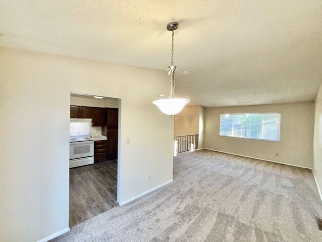 Building Photo - North-East Tri-Level Home!