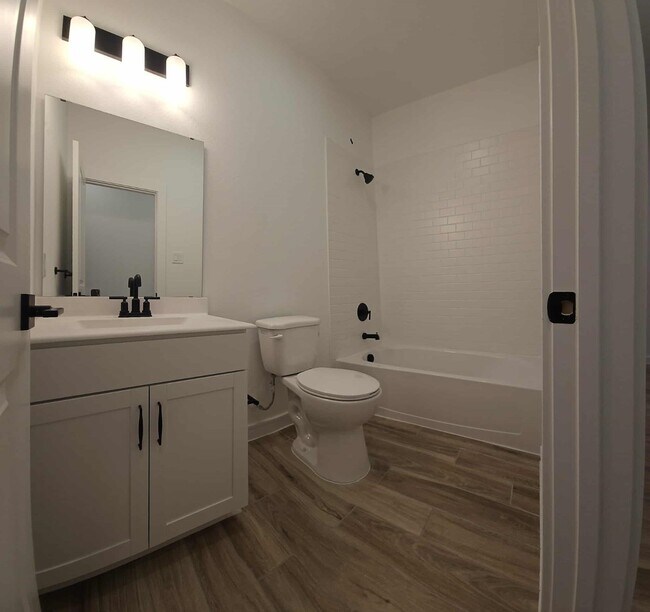 Building Photo - 8434 Bay Oaks Dr