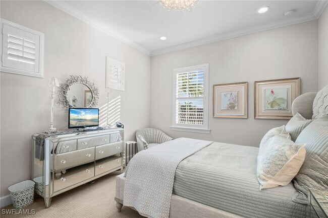 Building Photo - 9064 Siesta Bay Dr