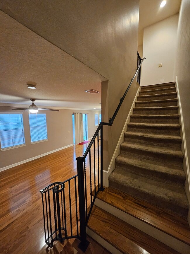 Building Photo - 113 S Packwood Ave