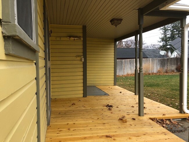 Building Photo - Charming Southside Cottage with Spacious G...