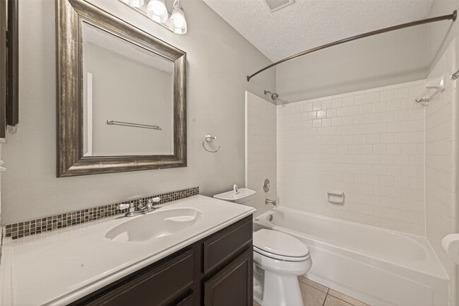 Building Photo - 27 Lush Meadow Pl