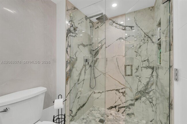 Building Photo - 18071 Biscayne Blvd