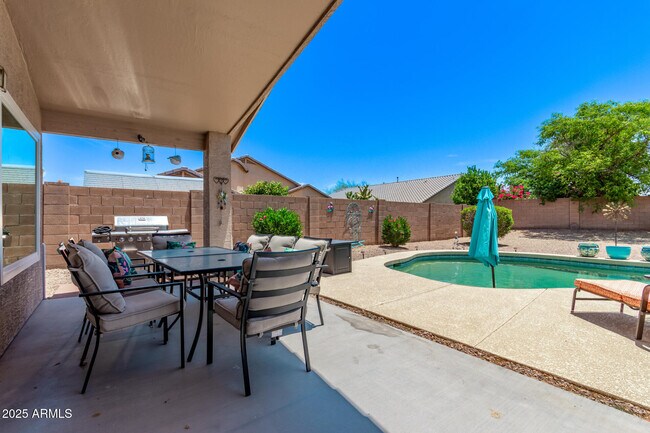 Building Photo - 22335 Vargas Dr