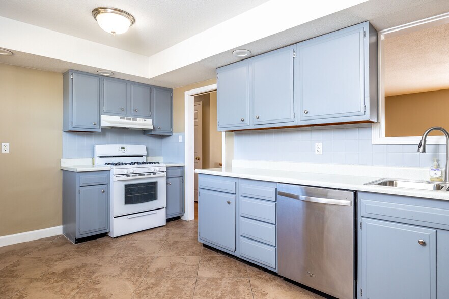 Building Photo - 908 Dartford Rd