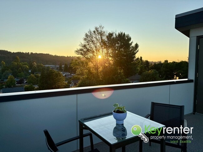 Building Photo - **Rent Special** Modern 3 Bedroom Seattle Home with Vaulted Ceilings