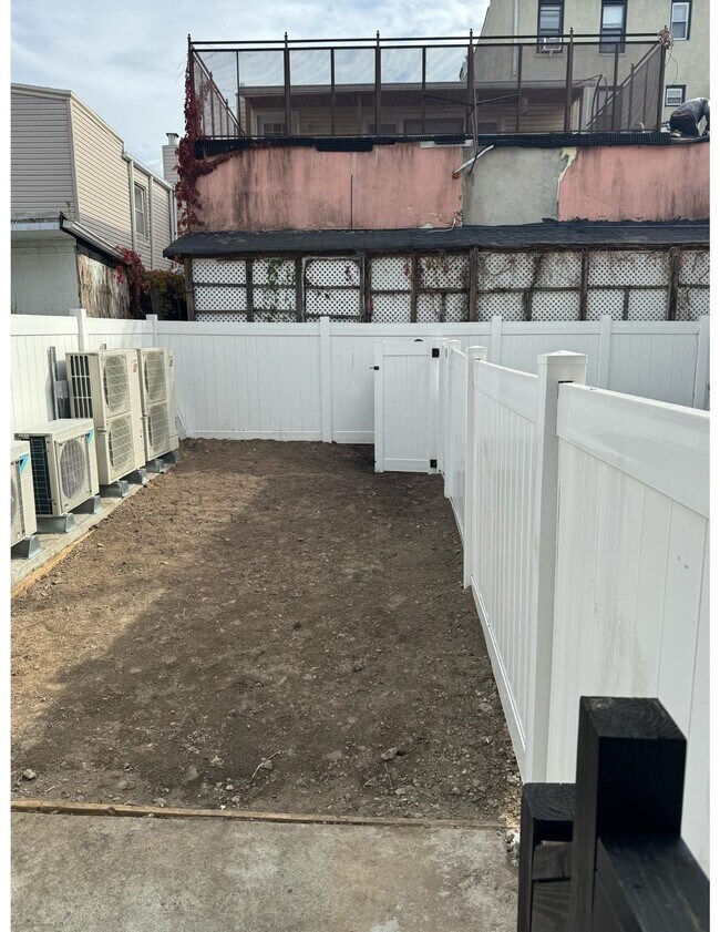 Building Photo - 172 New York Ave