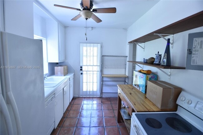 Building Photo - 5900 SW 60th St