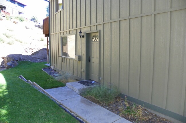 Building Photo - 1431 Lucinda Ct