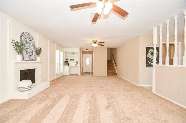 Building Photo - 10807 Sugar Hill Dr