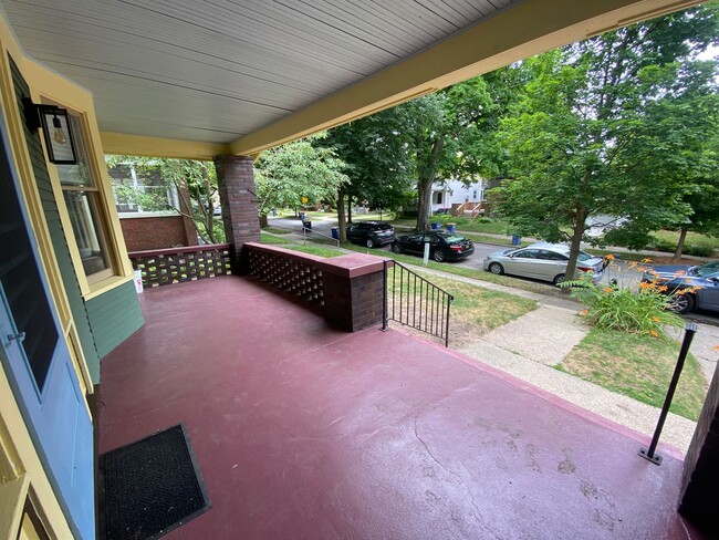 Building Photo - 330 Hampton Ave SE