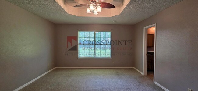 Building Photo - Spacious and Stunning 3 Bedroom 2 Bath Home in Longview!