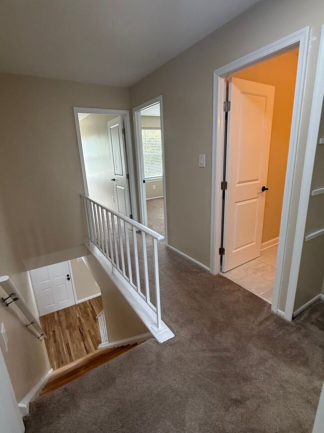 Building Photo - Beautiful Updated 4 bedroom townhouse available!